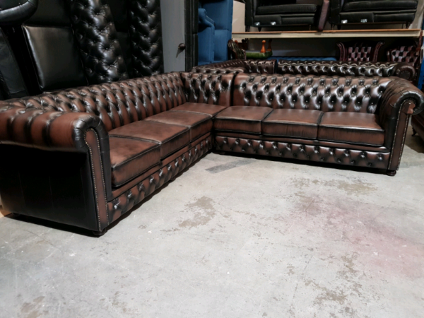 PREMIER L-SHAPE CHESTERFIELD - Classic Chesterfield