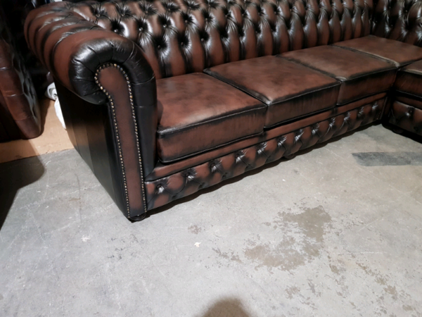 PREMIER L-SHAPE CHESTERFIELD - Classic Chesterfield