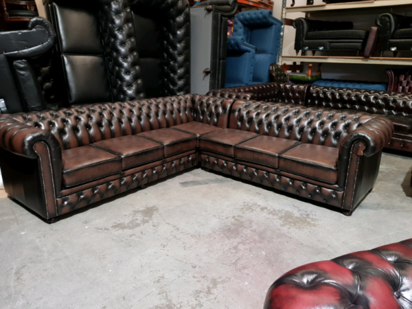 PREMIER L-SHAPE CHESTERFIELD - Classic Chesterfield