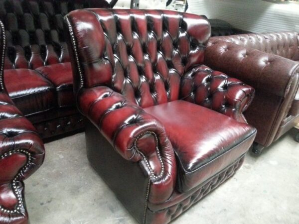 NORA CHESTERFIELD - Classic Chesterfield