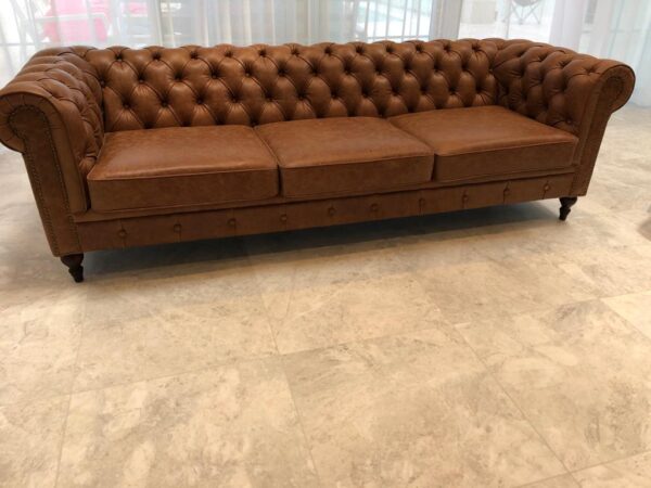 WATERLOO  CHESTERFIELD - Classic Chesterfield